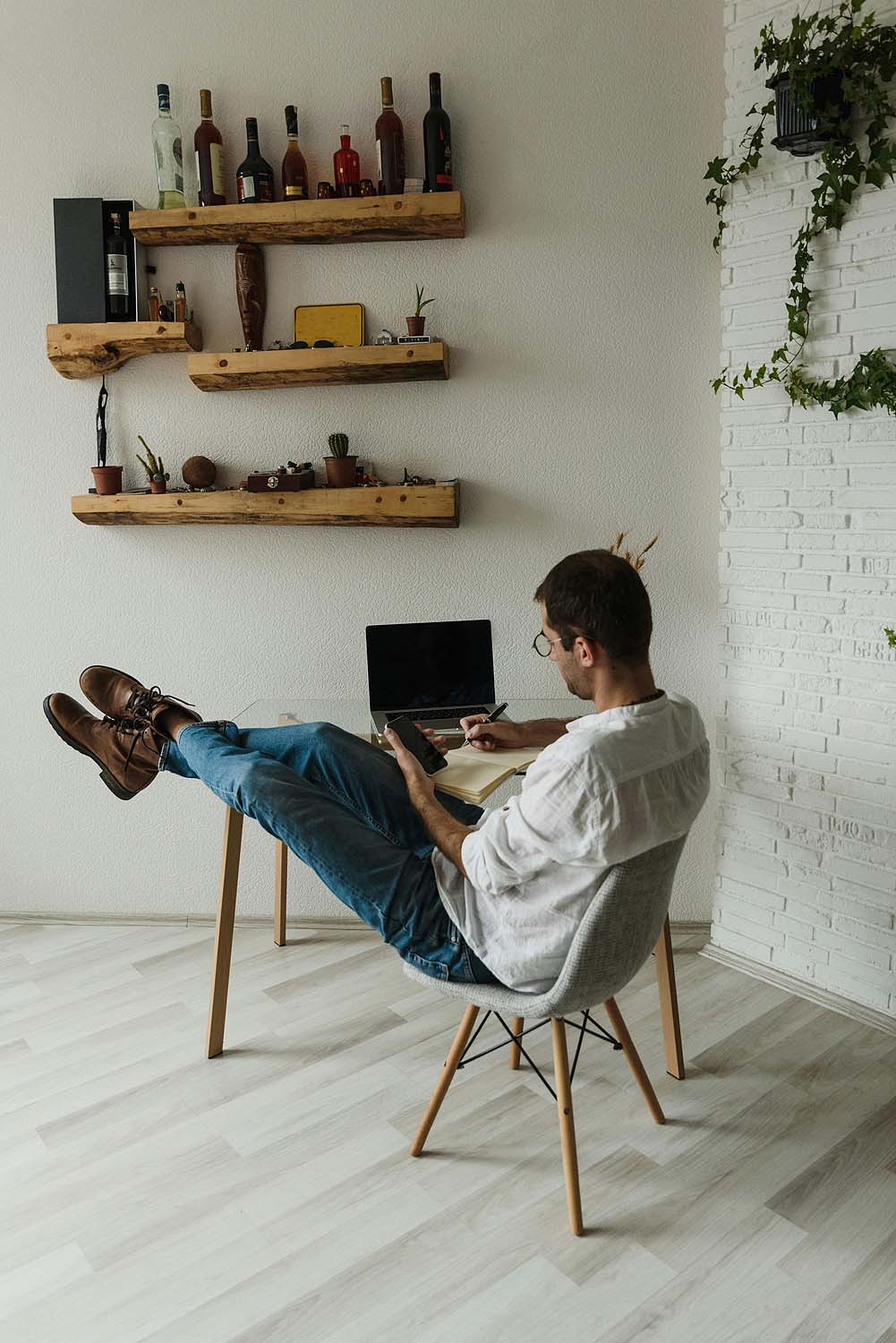 bad posture at the desk